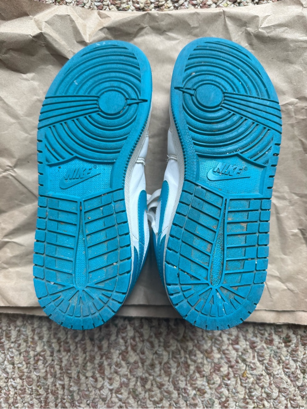 Nike Kids White and Turquoise Low-Top Sneakers - Picture 4 of 4